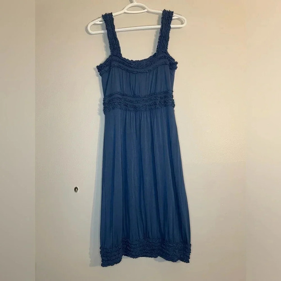 BCBGMAXAZRIA Blue Ruffle Romantic Ruched Shoulder Smocked Rayon Blend Dress Y2k - Picture 4 of 6